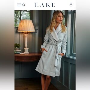 LAKE pajamas cozy robe in cloud blue